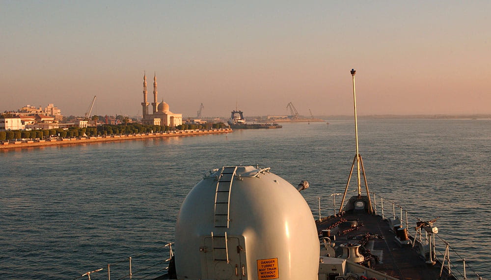 HMS Kent transits in the Suez focusing on front of the vessel