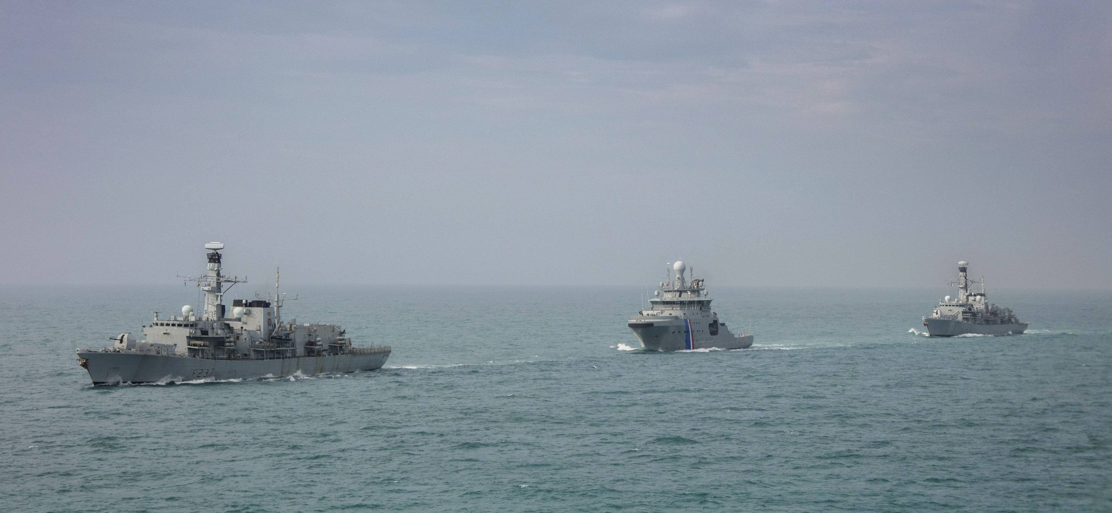 HMS KENT CONDUCTS PHOTEX DURING EXERCISE DYNAMIC MONGOOSE