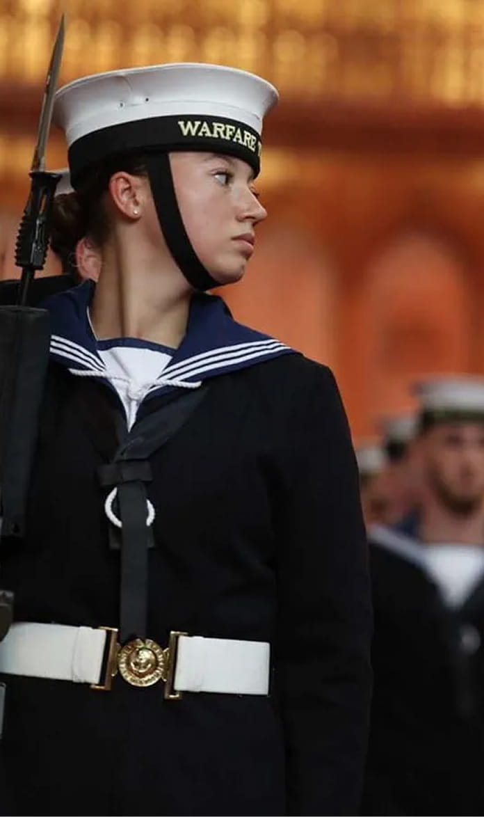 submariner looking to the side